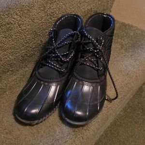 Women’s size 9 short rain boots